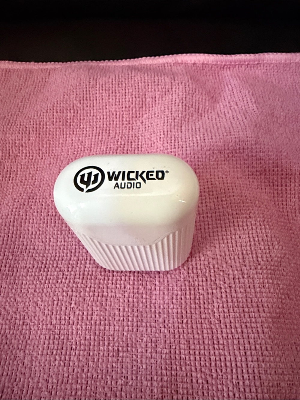 Wicked Audio White Earbud Charging Case
NWOT